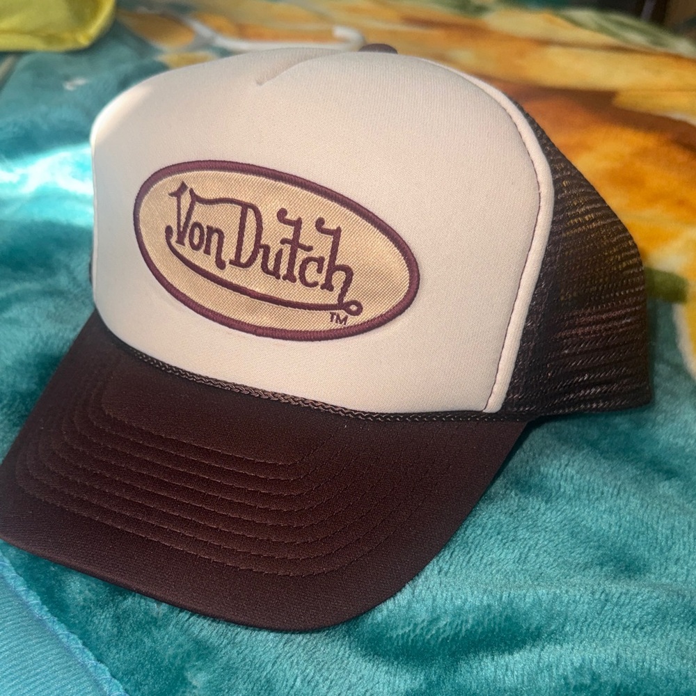 Y2K Von Dutch Classic Snapback Trucker Hat in brown & off-white colors RARE